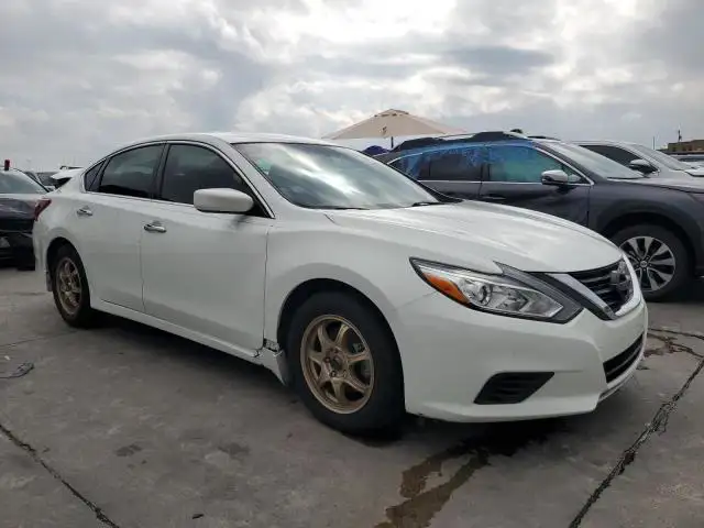 Nissan Altima 2018 1N4AL3AP4JC136565