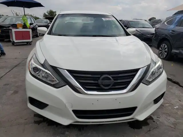 Nissan Altima 2018 1N4AL3AP4JC136565